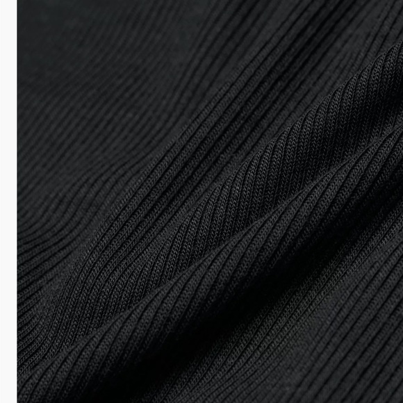 NEW Aritzia bliss cropped tee in black - Picture 11 of 11